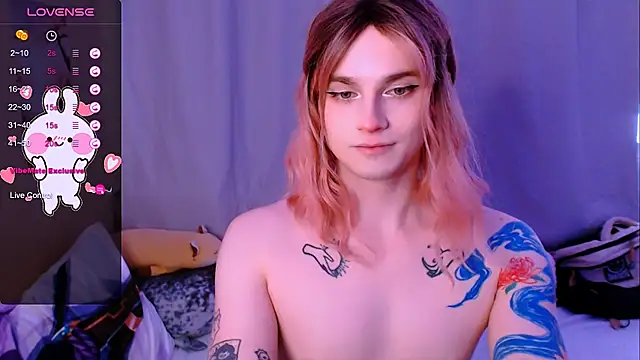 Alice_Hells: διαδικτυακό σόου στην κάμερα