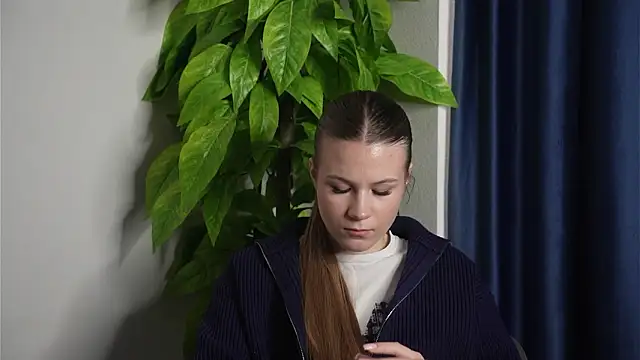 Chat +18 de DixieVarlas ao vivo