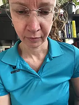 AnnikaRose live XXX chat