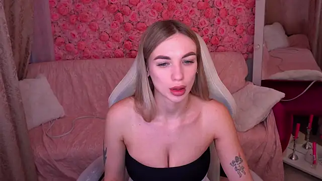 Show modela ArinaWong na web-kameri