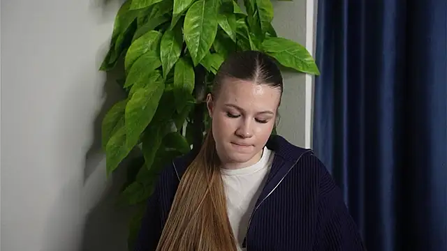 DixieVarlas live XXX chat