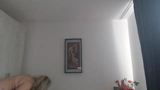 DivineblondのライブXXXチャット