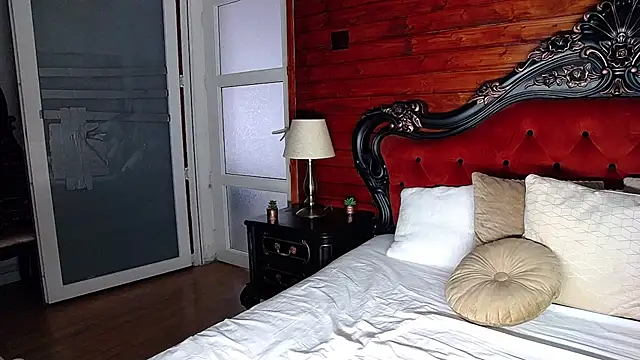 SuzanneKer1 Chat XXX in diretta