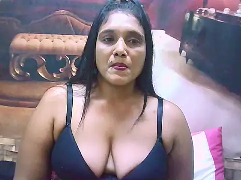 IndianSexyLady20 Adlı Modelin Canlı XXX Sohbeti