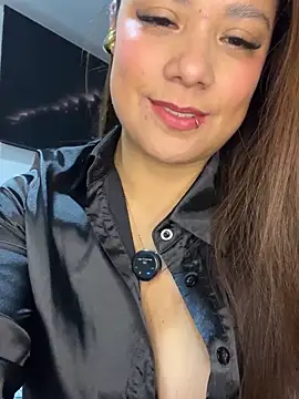 Pretty__Milf webcam show