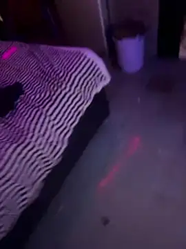 Hotcouch: διαδικτυακό σόου στην κάμερα