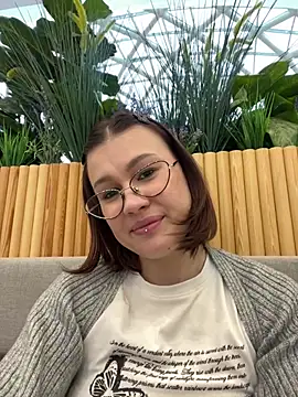 RinaCat: διαδικτυακό σόου στην κάμερα