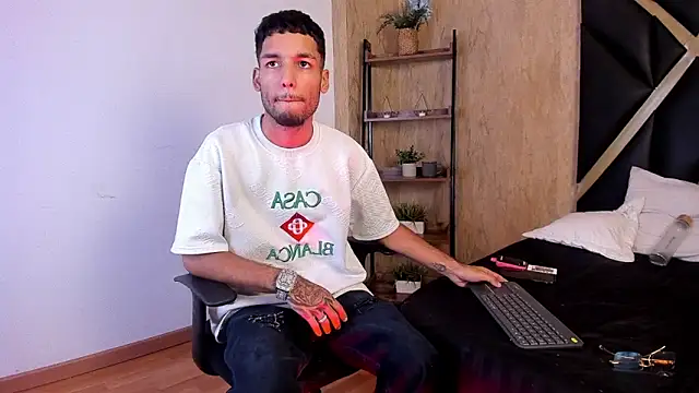 Thiagoferreti's Webcam Show