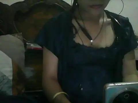 Komal0099 élő XXX-chatje