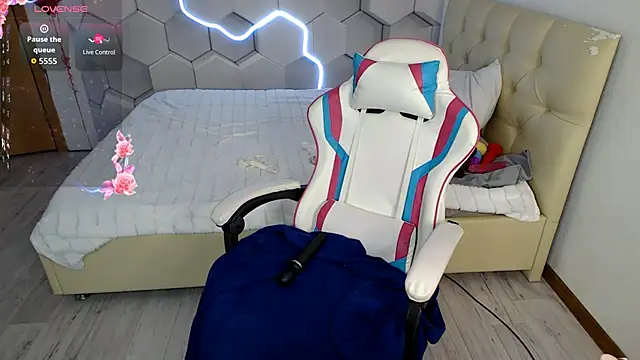 aliicemeow: απευθείας συνομιλία ΧΧΧ