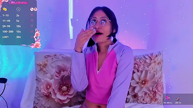 NayeCloud – Live XXX-chat