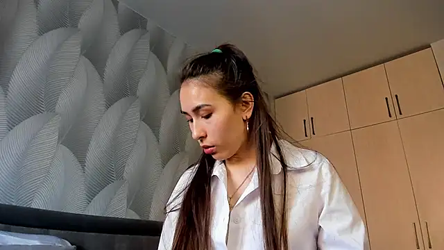 Bambiii_bby Adlı Modelin Canlı XXX Sohbeti