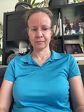 AnnikaRose Adlı Modelin Canlı XXX Sohbeti