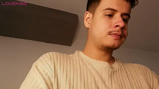 BjornSteel: διαδικτυακό σόου στην κάμερα