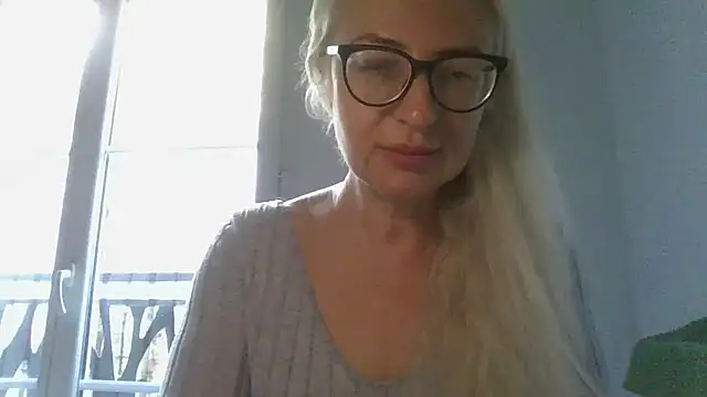 _Llinna_me Show in webcam