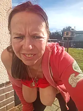 Supertitten95DD – Naživo XXX chat