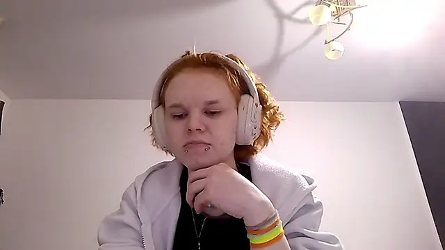 Živý XXX chat CurlaPettyBom