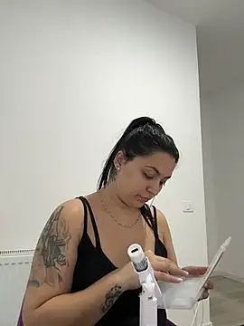 LuciaLoca 现场XXX聊天