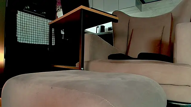 Yourfreebird: онлайн-секс-чат