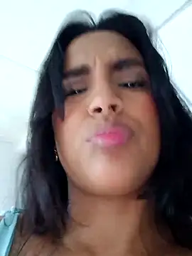 victoria_roussee élő XXX-chatje