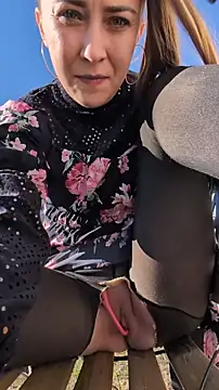 Risky_julia2330 লাইভ XXX চ্যাট