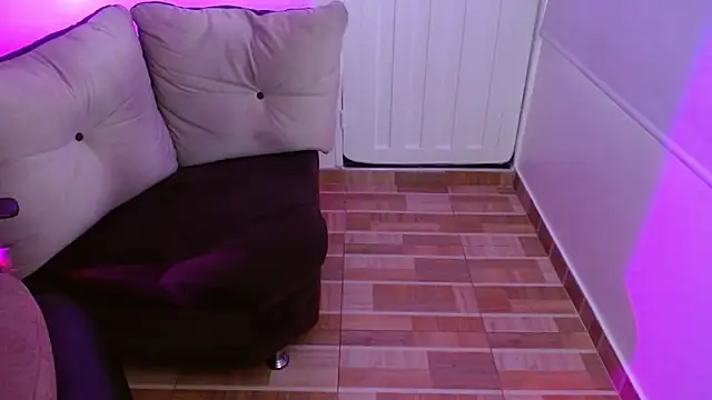 milfrousseのライブXXXチャット