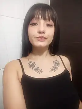 Andreamoraof: онлайн-секс-чат