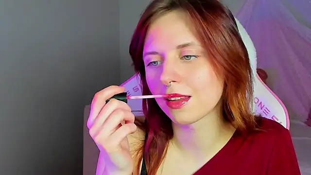 Chatroom XXX en direct de FreyaVey