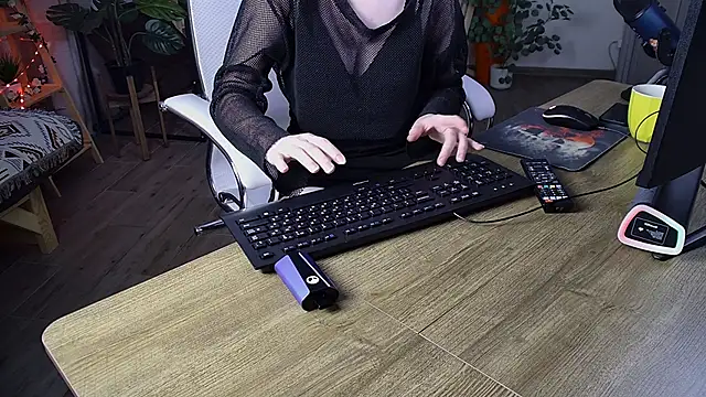 แชท XXX สดของ RickiOwens