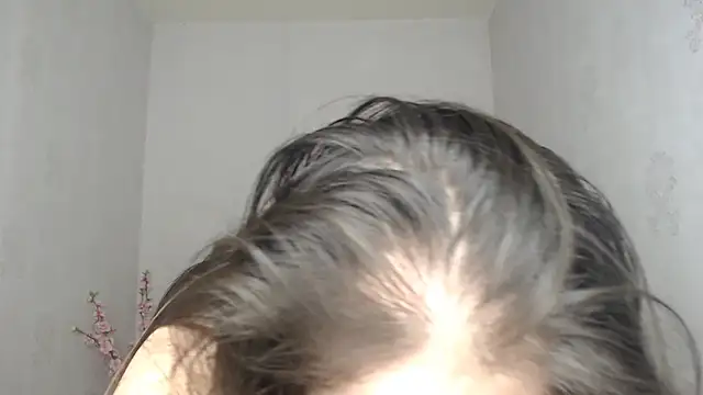 Holliy_Cooper élő XXX-chatje