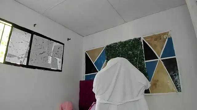 Show modela emily_stars1 na web-kameri