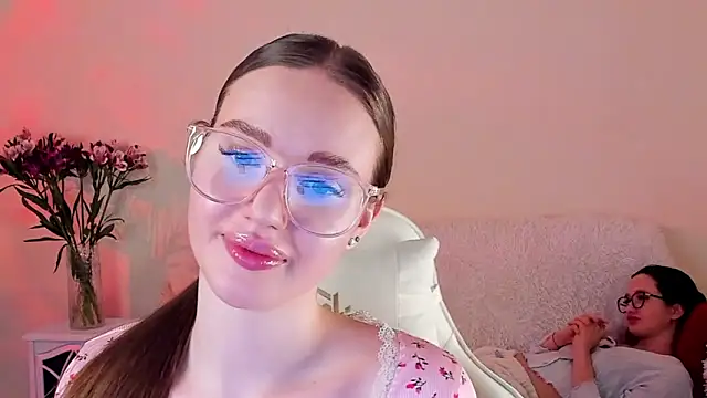 Chat +18 de MishkaMe ao vivo