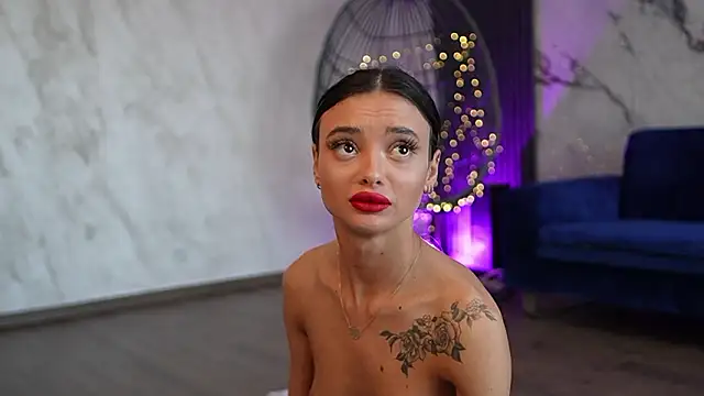 Chat +18 de RachelRavee ao vivo