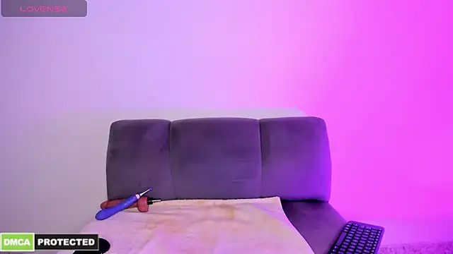 Night_Goddess élő XXX-chatje