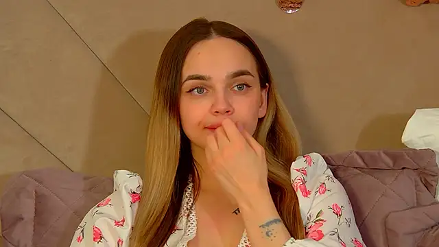 دردشة AnitaVenture الجنسية المباشرة