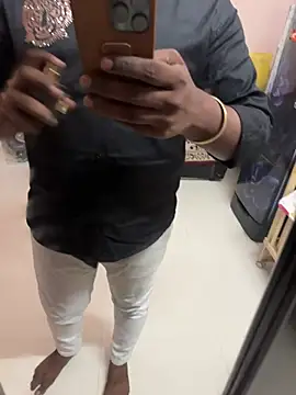 Chaitu-teluguhot: διαδικτυακό σόου στην κάμερα