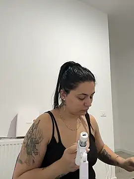 LuciaLoca Adlı Modelin Canlı XXX Sohbeti