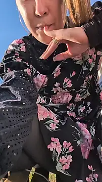 Risky_julia2330のライブXXXチャット