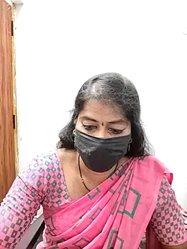 XXX chat uživo modela tamil_Sigappu_Roja