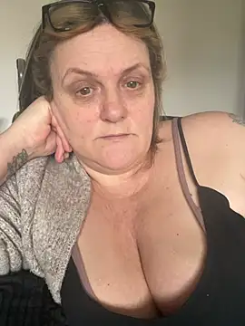 Busty-GilfQuinn 라이브 XXX 채팅