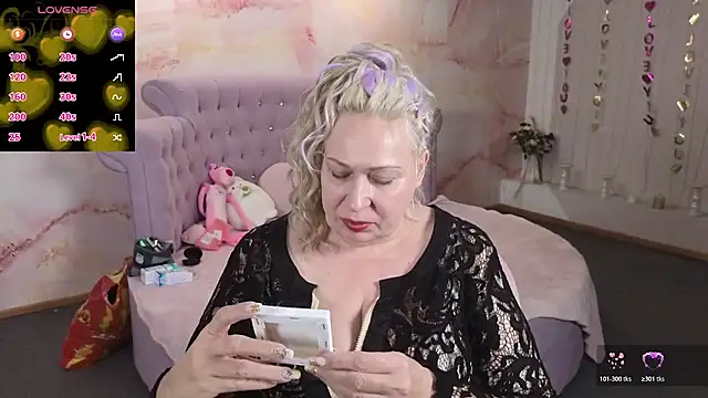 Penelope_Pinkyn Webbikameraesitys