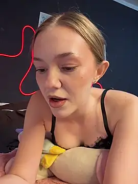 Chat +18 de MilaMoone ao vivo