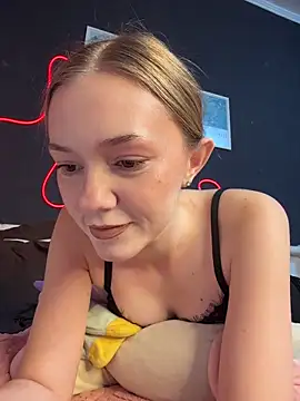 MilaMoone live XXX chat