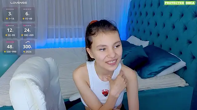 Show modela Little__Lunaa na web-kameri