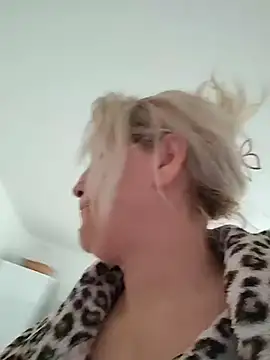 Divineblond Live XXX Chat