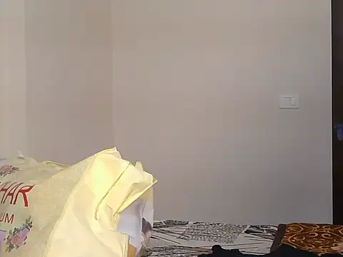 Piyyuu: διαδικτυακό σόου στην κάμερα