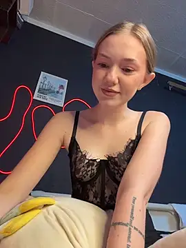 MilaMoone's Live XXX Chat