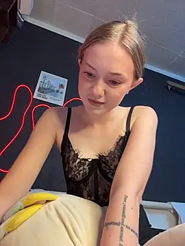 MilaMoone 라이브 XXX 채팅