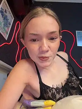 MilaMoone Adlı Modelin Canlı XXX Sohbeti