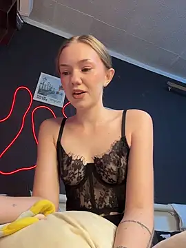 MilaMoone Live XXX Chat